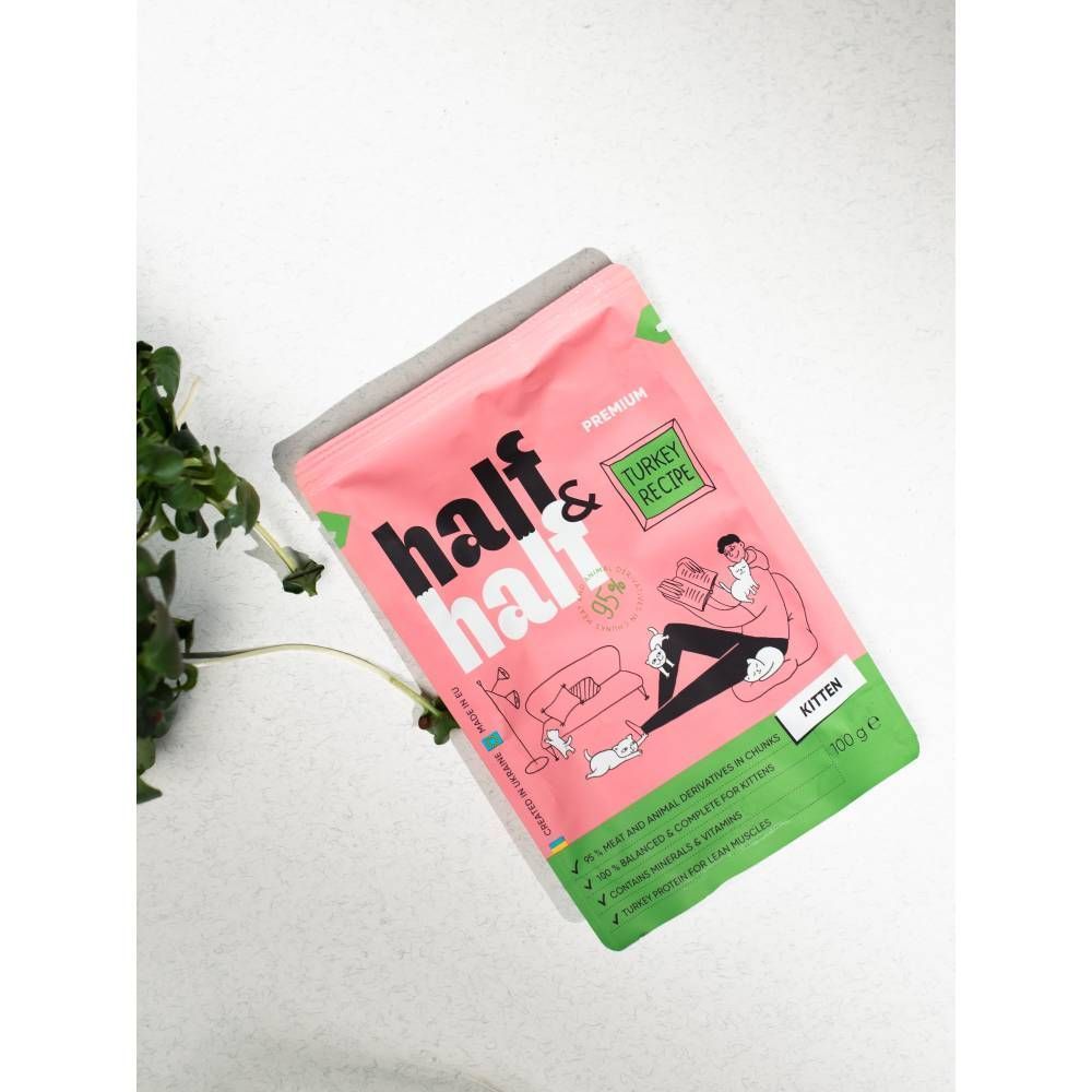 Упаковка вологого корму для кошенят Half&Half Kitten 22 шт х 100 г - індичка