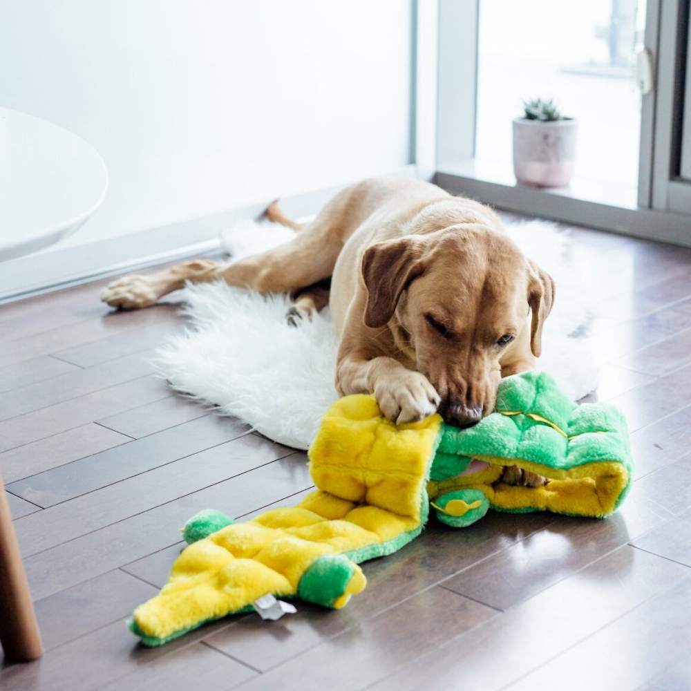 Іграшка для собак Outward Hound Squeaker Matz L 76 см