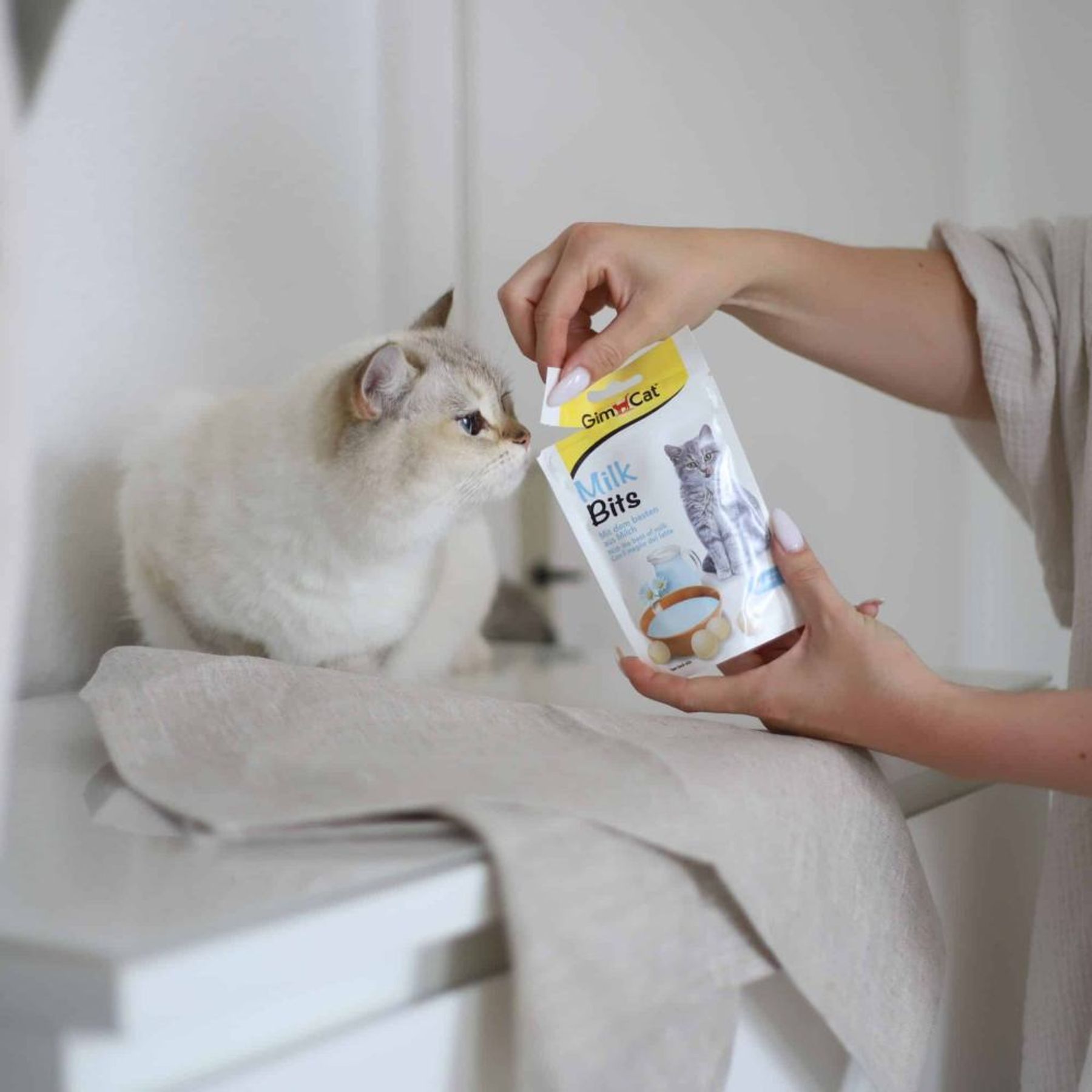 Ласощі для котів GimCat Milk Bits 40 г - молоко Ласощі для котів GimCat Milk Bits 40 г - молоко